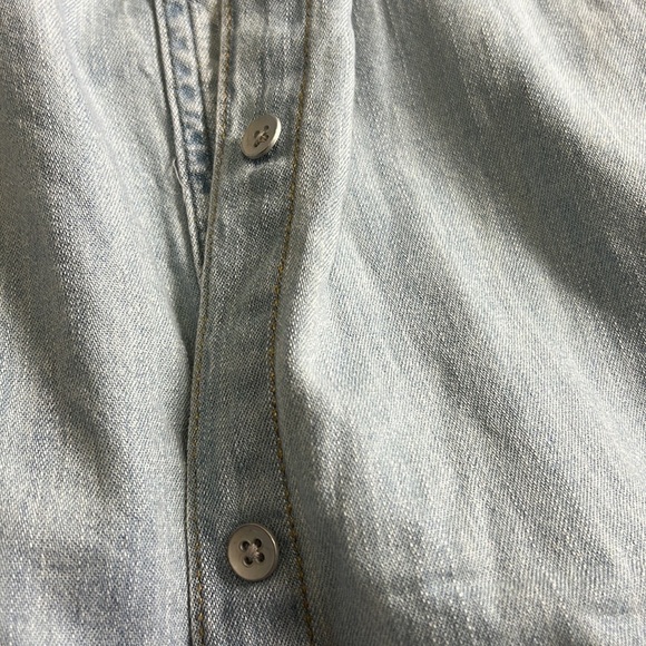 Denim shirt Universal Threads size M - Picture 4 of 7
